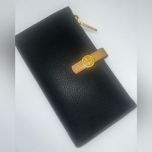 Tory Burch Walker Travel Wallet
